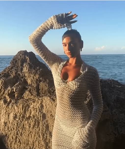 Dua Lipa vacation fashion look 9