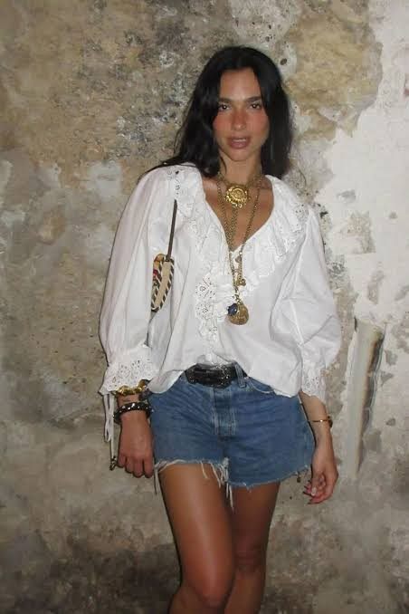 Dua Lipa vacation fashion look 10