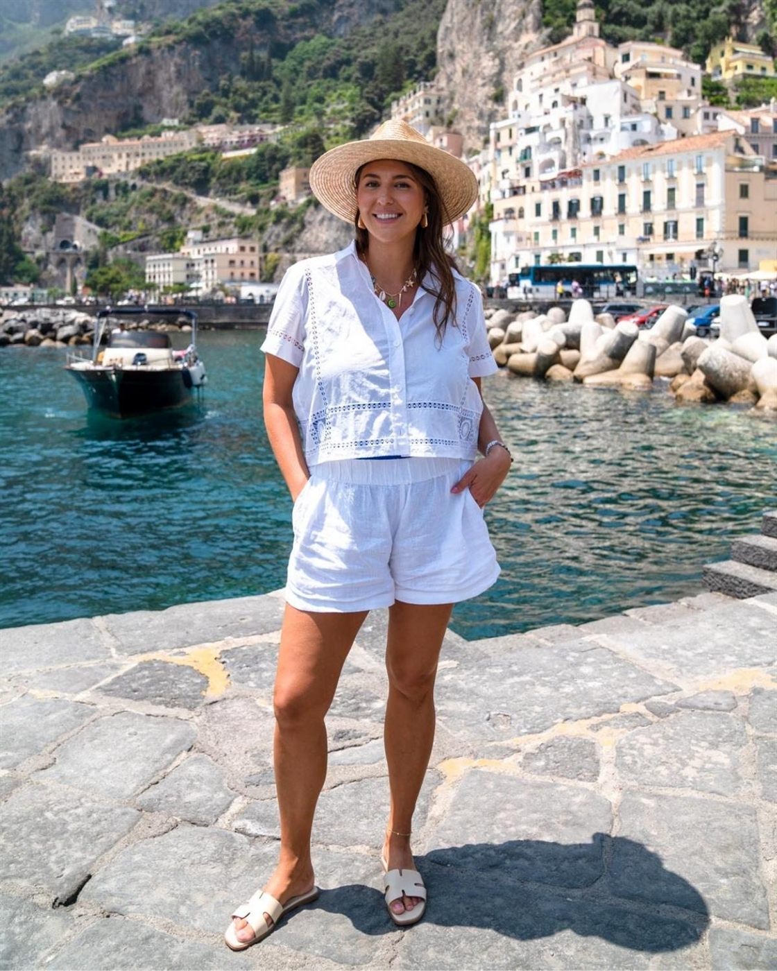Street-style vacation look 5