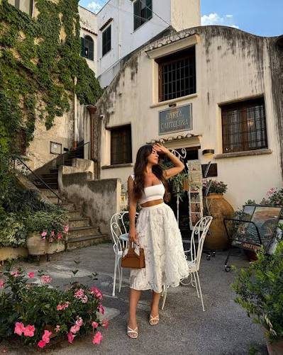 Street-style vacation look 13