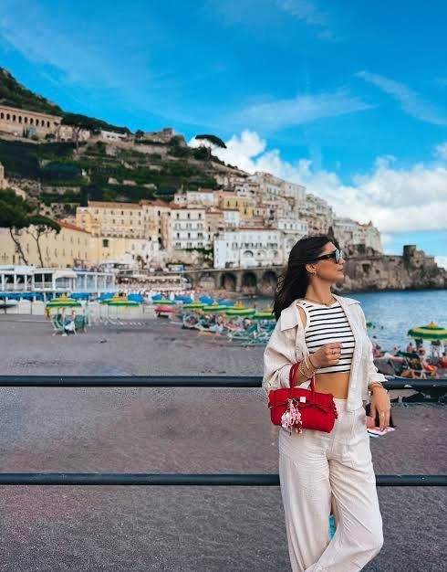 Street-style vacation look 14