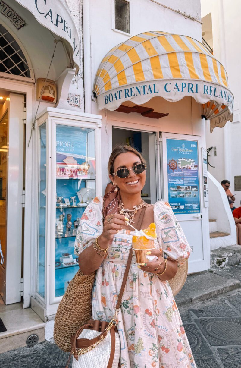 Street-style vacation look 17